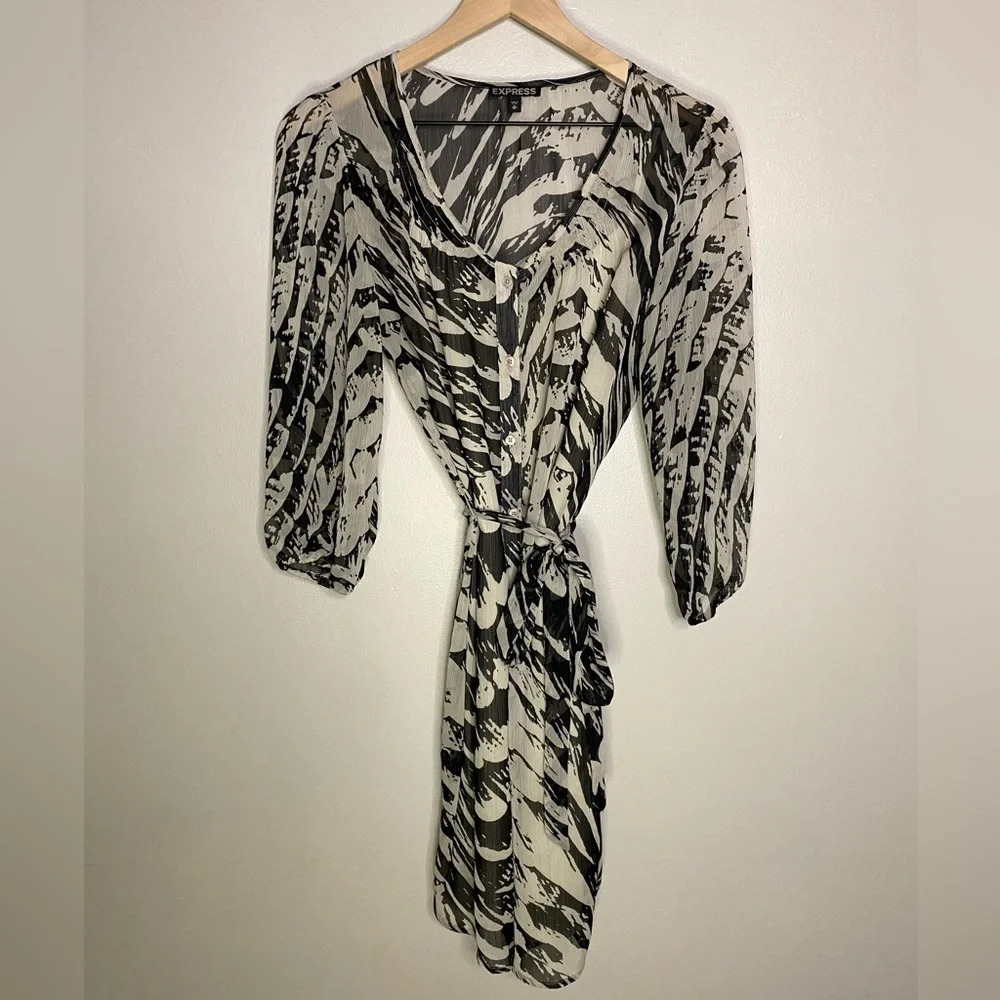 Express womens‎ monochrome abstract 3/4 sleeve dress size medium black and white